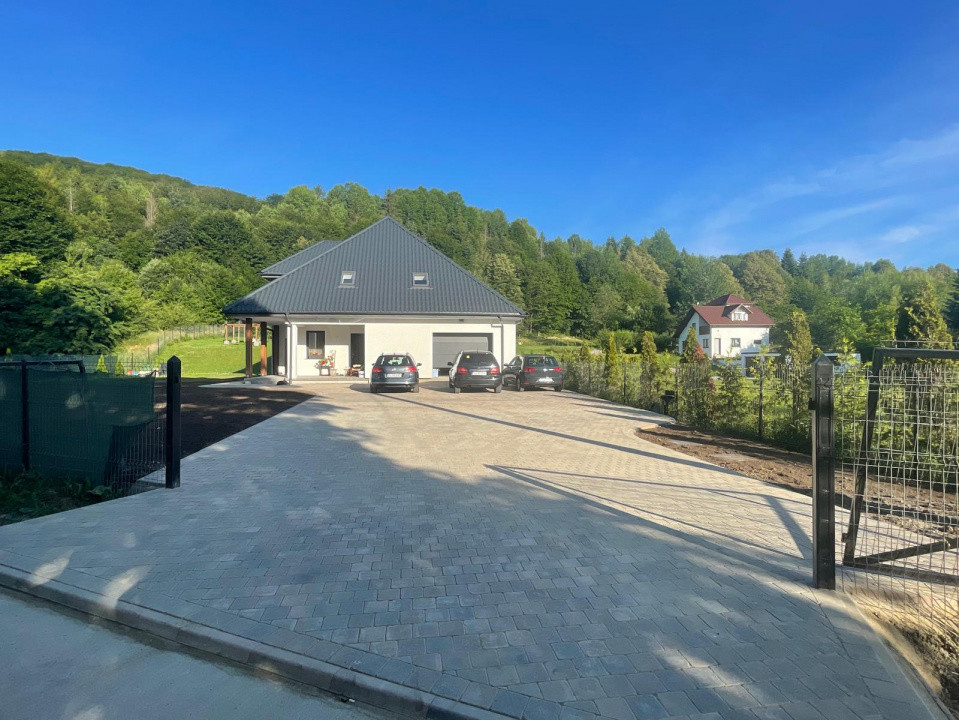 Vilă modernă P+1E cu foișor, beci și garaj – teren 3.000 m², finisaje premium