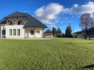 Vilă modernă P+1E cu foișor, beci și garaj – teren 3.000 m², finisaje premium