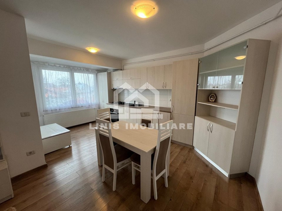 Apartament spațios de 3 camere, 120 mp, situat în centrul orașului 
